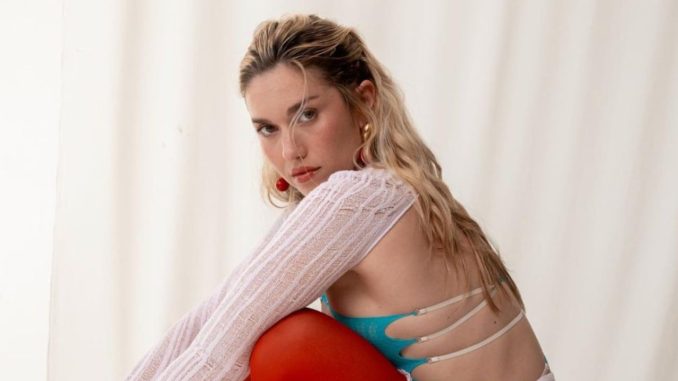 https://www.scmp.com/magazines/style/entertainment/article/3264564/who-megan-boni-tiktokker-behind-man-finance-26-year-old-was-working-day-job-sales-when-her-clip-went